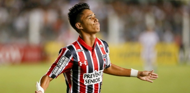 Resultado de imagem para São Paulo vence o Santos na Vila em noite de Luiz Araújo