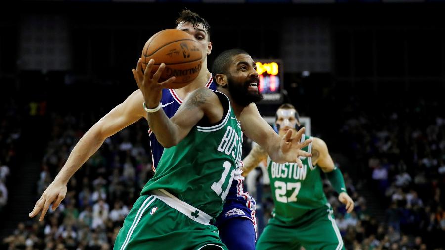 Kyrie Irving em ação pelos Celtics em jogo da NBA realizado em Londres - Matthew Childs/Reuters