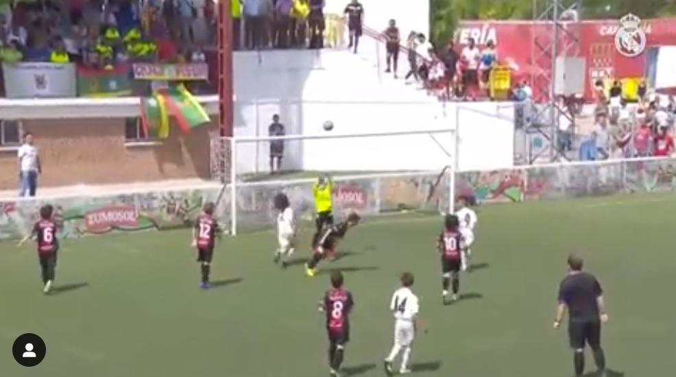 Filho de Marcelo dá dois chapéus, faz golaço e ganha elogio de Neymar - undefined