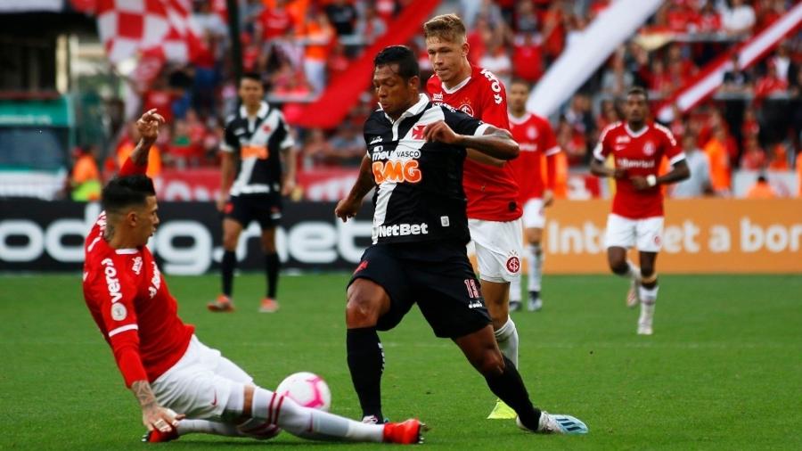 Colombiano Fredy Guarín estreou há duas rodadas e tem demonstrado que pode ajudar Vasco na reta final - Carlos Gregório Júnior / Site oficial do Vasco