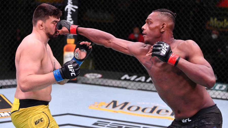Jamahal Hill acerta Klidson Abreu, do Brasil, no UFC - Getty Images