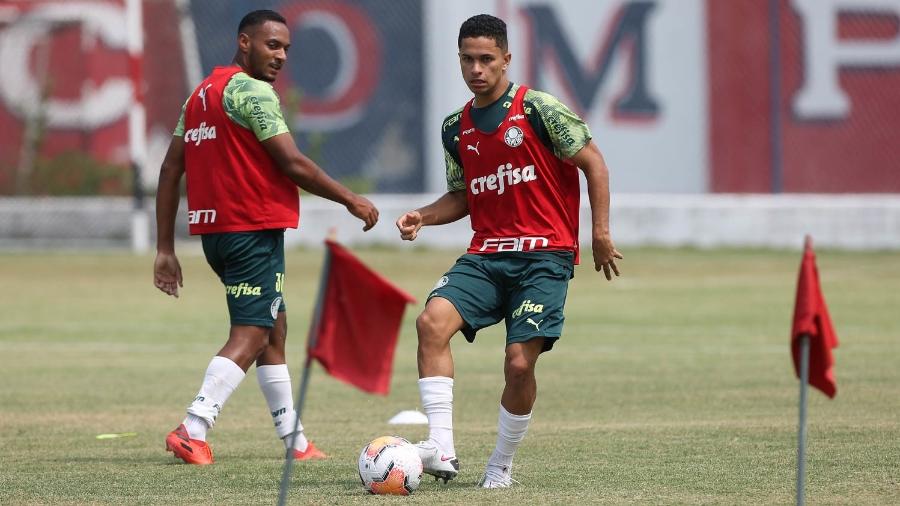 Fabrício e Gabriel Silva durante treino do Palmeiras, no Equador - Cesar Greco