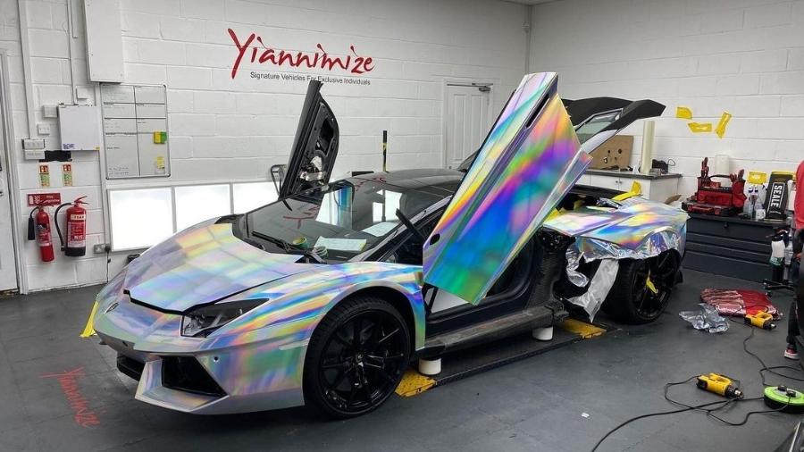 Lamborghini de R$ 2 mi de Aubameyang é envelopada com película holográfica - Reprodução/Instagram