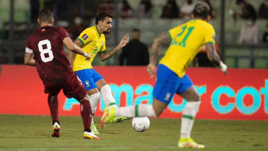 Lucas Paquetá tenta jogada em Venezuela x Brasil pelas Eliminatórias - Lucas Figueiredo/CBF