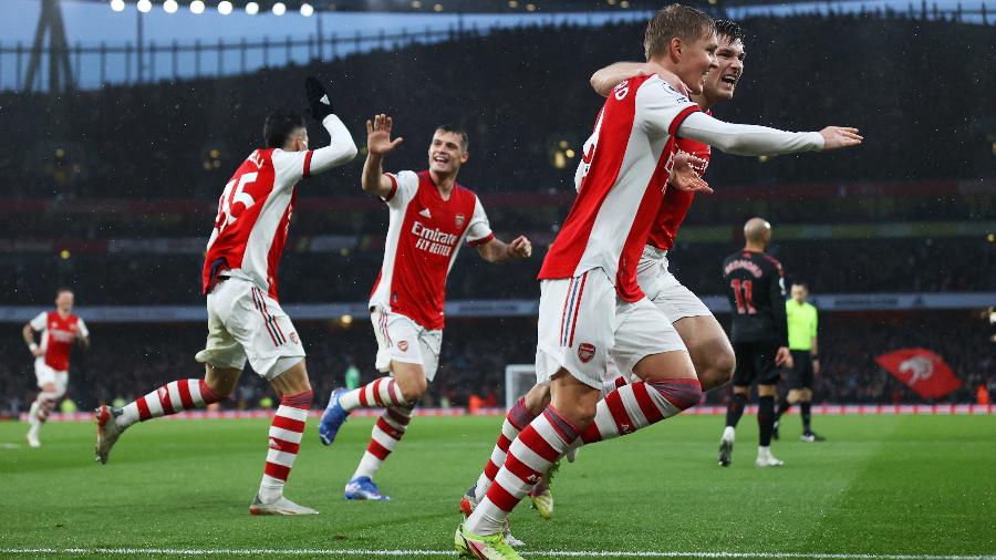 Jogadores do Arsenal comemoram segundo gol do time contra o Southampton - Reprodução/Twitter @Arsenal