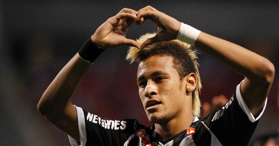 2010 - Neymar comemora seu gol durante a partida contra o Flamengo