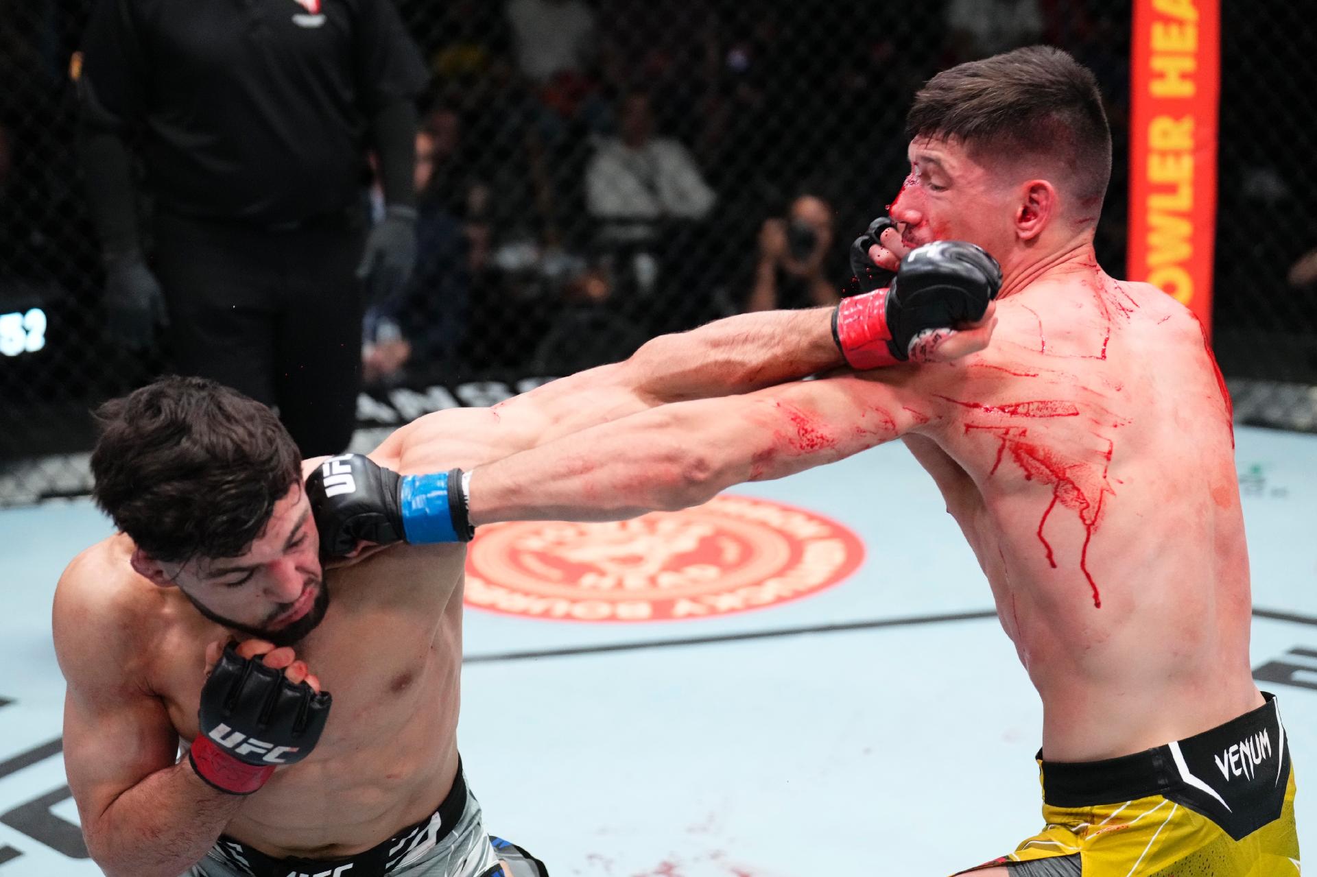 Joel Álvarez foi nocauteado por Arman Tsarukyan, ontem no UFC Vegas 49 - Chris Unger/Zuffa LLC