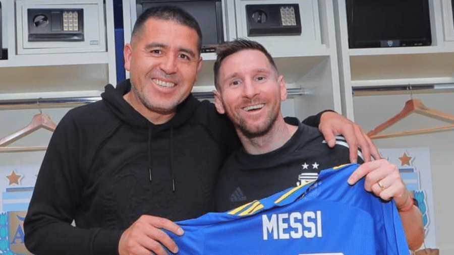 Juan Román Riquelme entrega camisa do Boca Juniors a Messi - Reprodução/Instagram