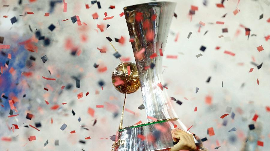 Troféu do Campeonato Brasileiro; vencedor da competição ganhará US$ 500 mil (R$ 2,6 milhões) da Conmebol - Wagner Meier/Getty Image
