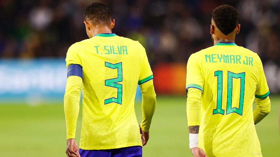 Thiago Silva e Neymar caminham durante amistoso entre Brasil e Gana - Antonio Borga/Eurasia Sport Images/Getty Images