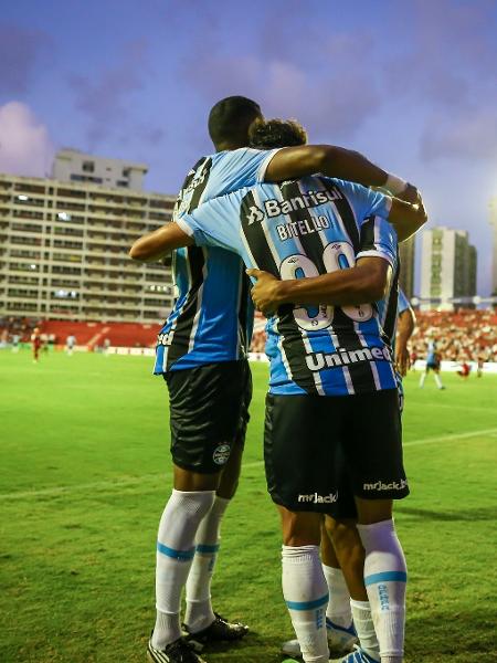 Jogadores do Grêmio comemoram gol contra o Náutico, que garantiu volta à Série A - Lucas Uebel/Gremio FBPA