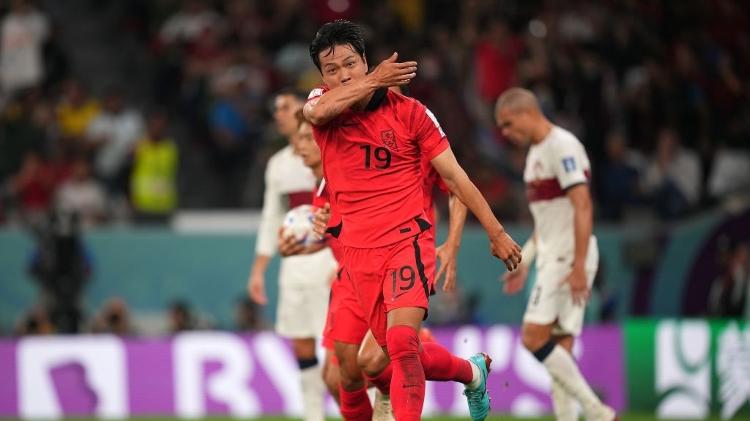  Younggwon Kim, da Coreia do Sul, comemora seu gol sobre Portugal na Copa - Alex Caparros - FIFA/FIFA via Getty Images - Alex Caparros - FIFA/FIFA via Getty Images