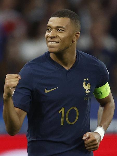Kylian Mbappé comemora gol da França sobre a Grécia - GONZALO FUENTES/REUTERS