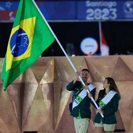 Porta-bandeiras do Brasil, Fernando Scheffer e Luisa Stefani puxam a fila do Time Brasil no Pan 2023