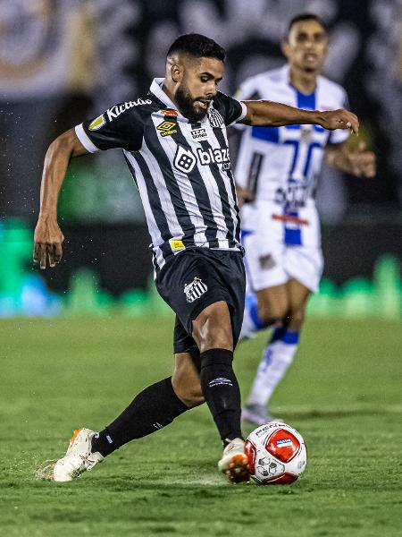 Santos negocia renovação de contrato com lateral Felipe Jonatan