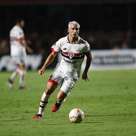 Calleri, do São Paulo, em ação contra o Cobresal na Libertadores