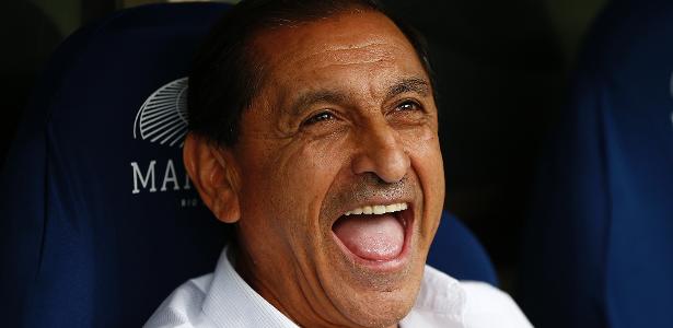 Provocador, multicampeão e apostador: novo técnico do Corinthians é apresentado.