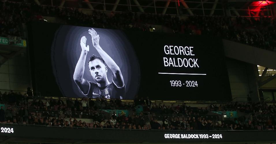 George Baldock é homenageado em jogo entre Inglaterra e Grécia pela Liga das Nações