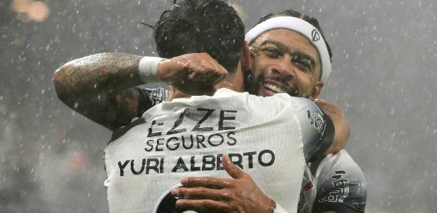 Memphis elogia Yuri e pede contratação de camisa 9 no Corinthians