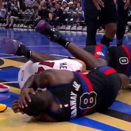 Tim Hardaway Jr, do Detroit Pistons, sofre pancada na cabeça em jogo da NBA