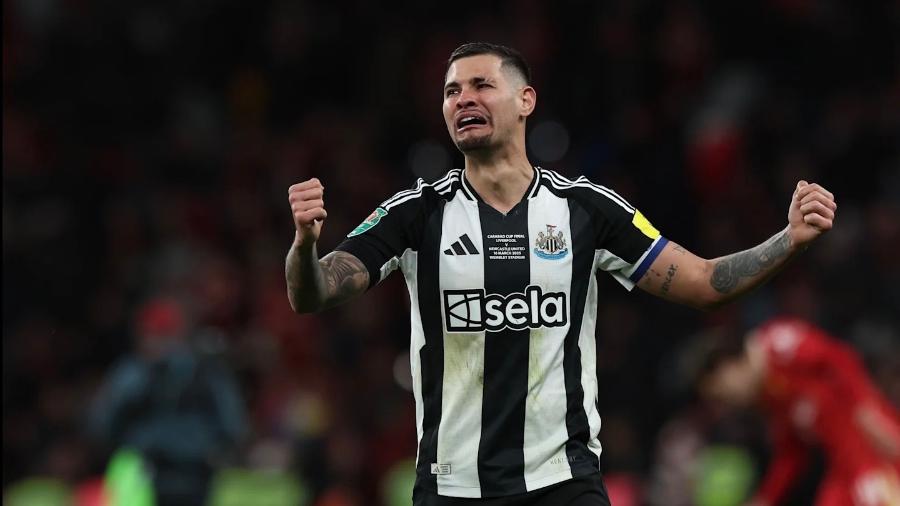 Bruno Guimarães se emociona em vitória do Newcastle sobre o Liverpool Bruno Guimarães se emociona em vitória do Newcastle sobre o Liverpool