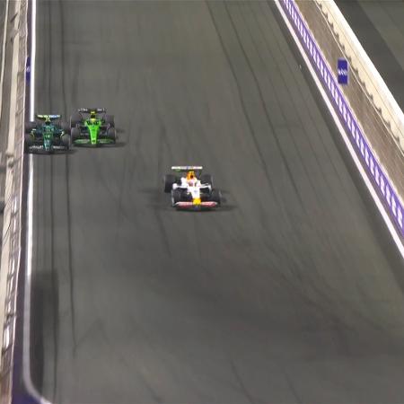Alonso (à esquerda) e Bortoleto (à direita) quase bateram durante GP da Arábia da Saudita - Reprodução/X