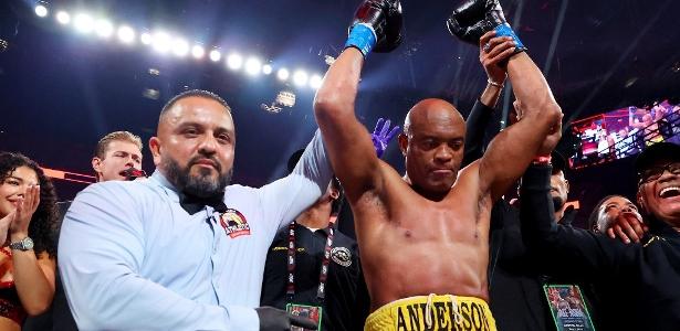 アンデウソン・シウバがボクシングの試合で元UFCチャンピオンをKO