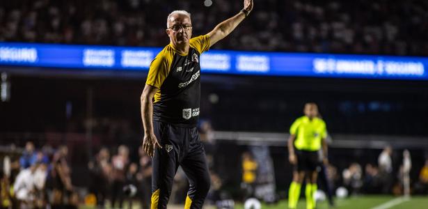 Arnaldo destaca mexidas de Dorival no São Paulo: 'Três zagueiros é vida'