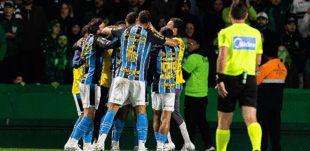 Pró-governo diz que gol no fim reacende o Grêmio e aumenta o sufoco do Corinthians