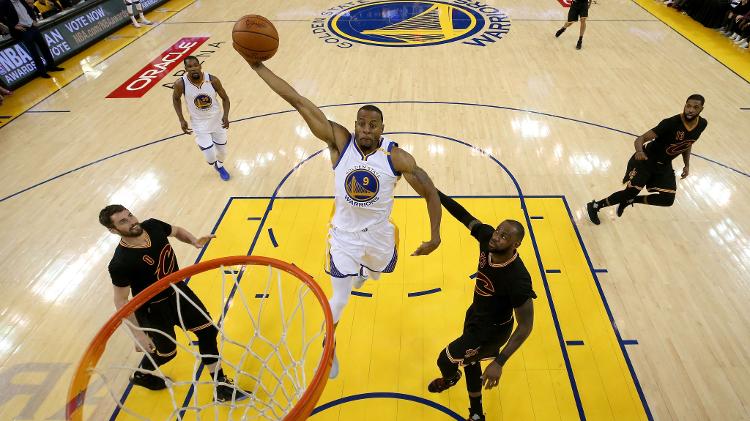 Iguodala cravou após deixar LeBron James para trás - Ezra Shaw/Getty Images/AFP - Ezra Shaw/Getty Images/AFP