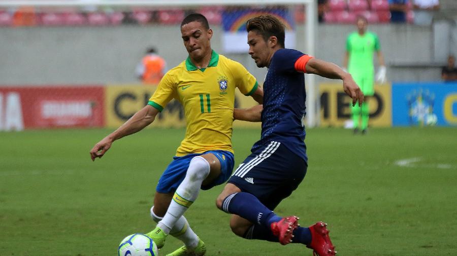 Antony, durante partida da seleção brasileira sub-23 contra o Japão - Itawi Albuquerque/AGIF