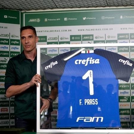 Fernando Prass leilorará camisa que ganhou em coletiva de despedida do Palmeiras - Bruno Ulivieri/ Ag. Palmeiras