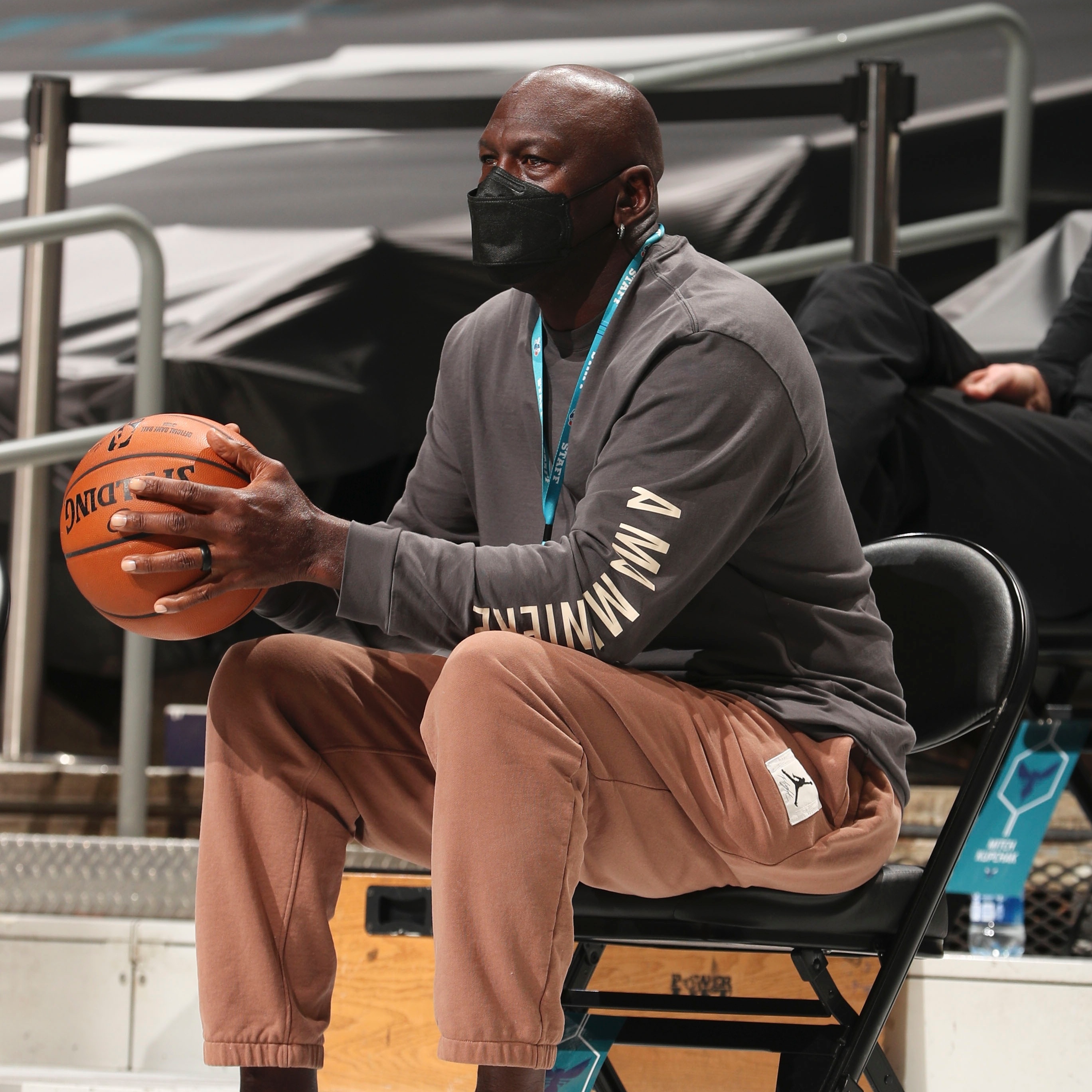 Jordan, maior jogador de basquete de todos os tempos, completa 52 anos.  veja vídeo