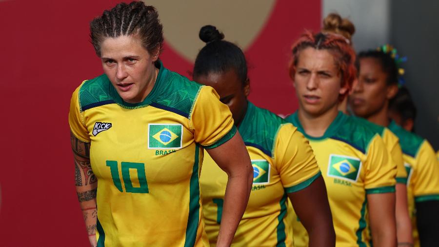 Seleção brasileira feminina de rúgbi entra em campo para jogo contra a França - Siphiwe Sibeko/Reuters