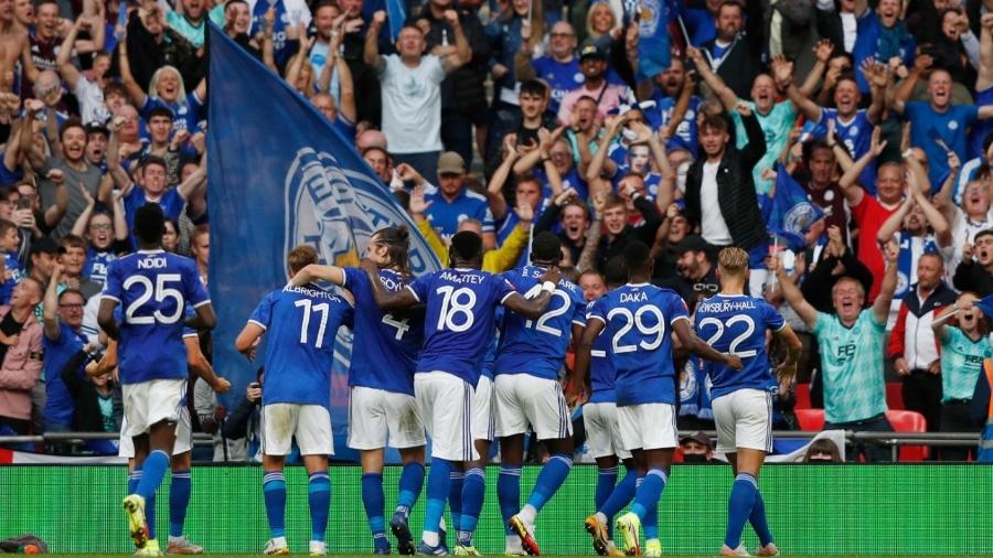 Jogadores do Leicester comemoram após Iheanacho anotar o gol do título sobre o Manchester City - Adrian DENNIS / AFP
