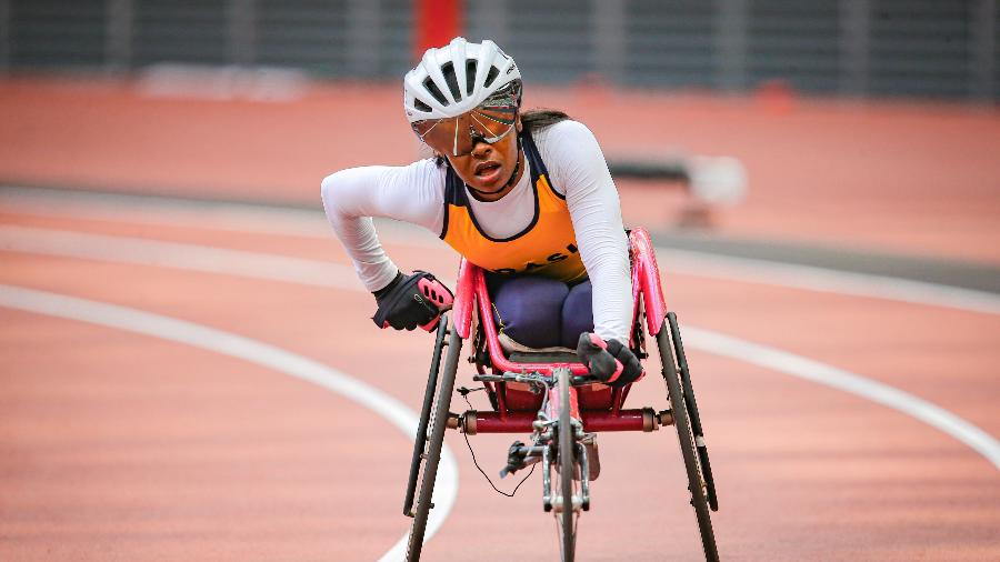Vanessa Cristina disputando a semifinal dos 1500m nas Paralimpíadas de Tóquio - Wander Roberto/CPB