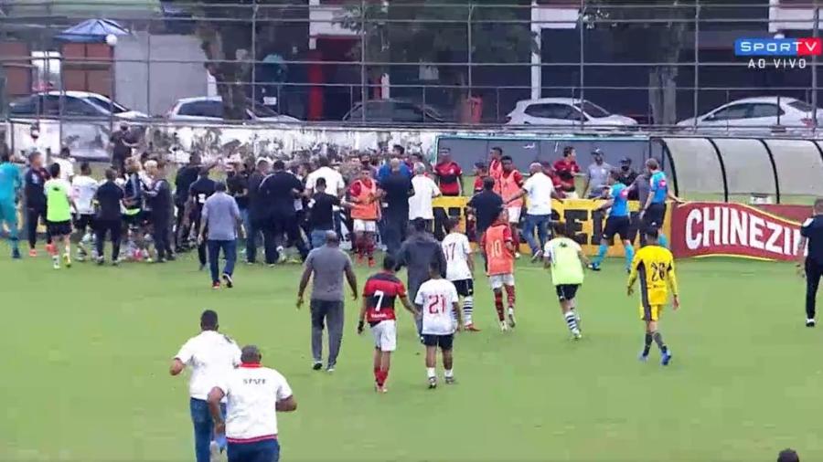 Flamengo e Vasco pelo Brasileiro sub-20 termina em confusão - Reprodução SporTV