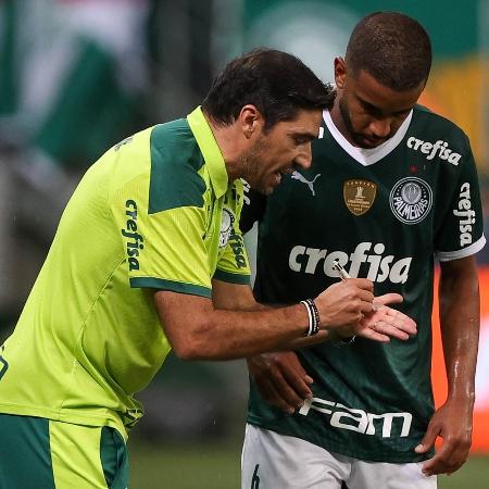 Abel Ferreira conversa com Jorge durante jogo do Palmeiras  - Cesar Greco/ Palmeiras 