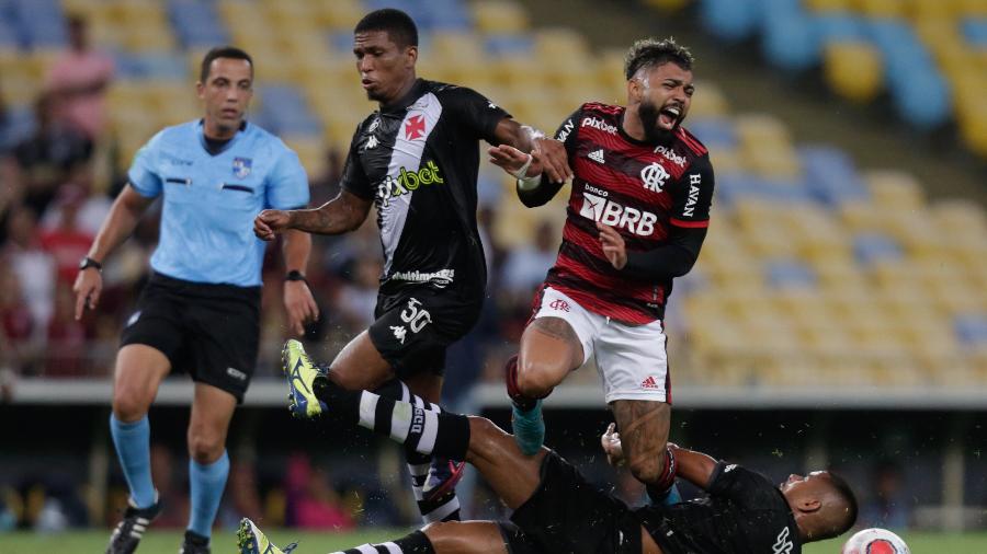 Gabigol reclama de falta na partida entre Vasco e Flamengo, no Maracanã - Gilvan de Souza/Flamengo
