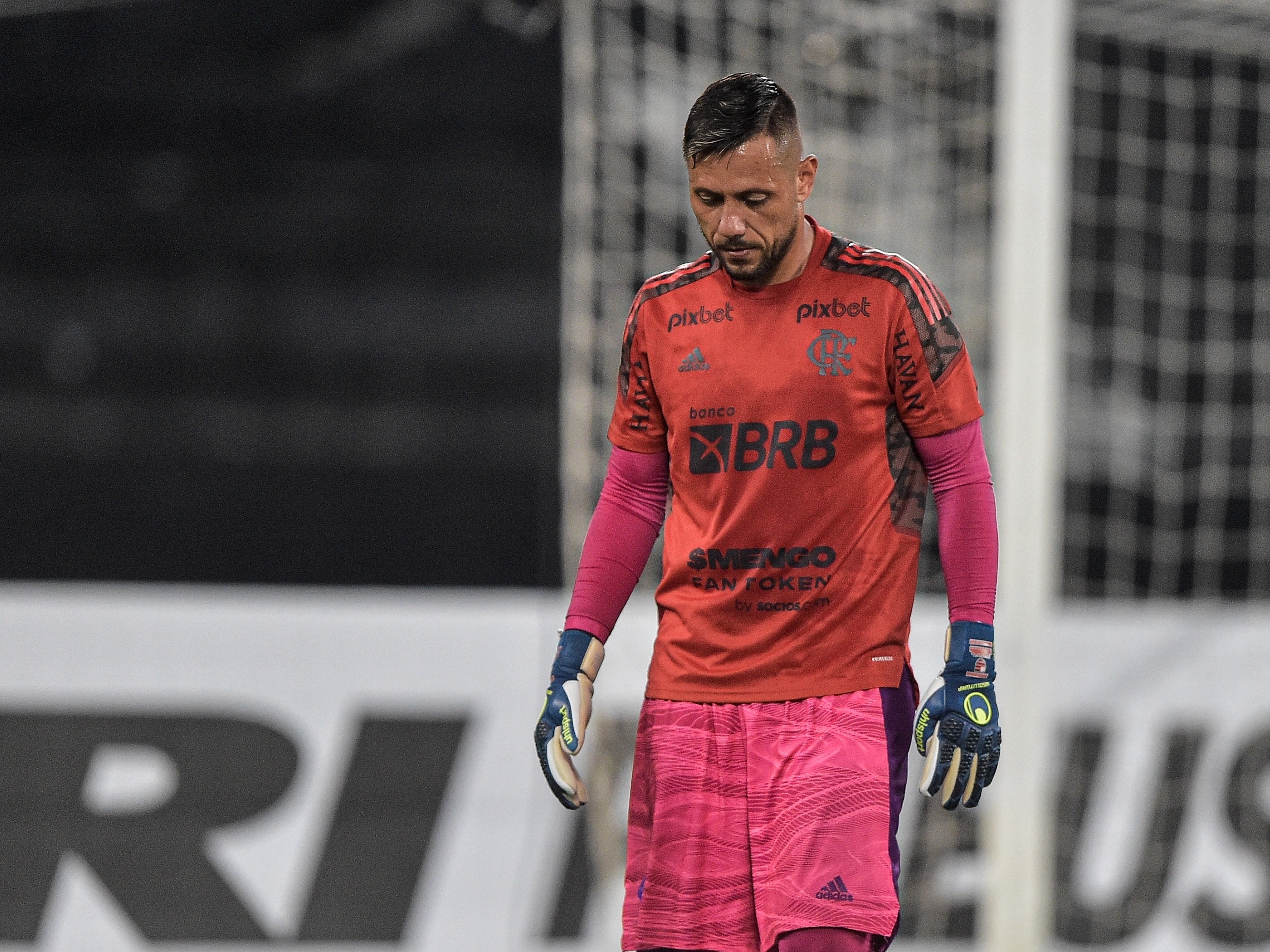 Esqueça Matheus Cunha, ele é o melhor goleiro do Flamengo e quer estrear  logo