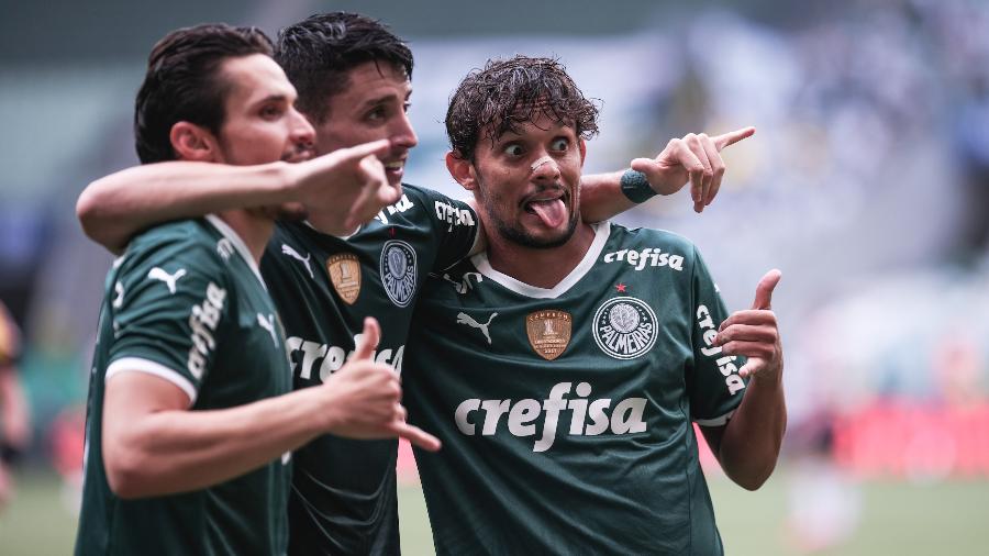  Veiga, Scarpa e Piquerez comemoram gol do Palmeiras, campeão Paulista de novo - Ettore Chiereguini/AGIF
