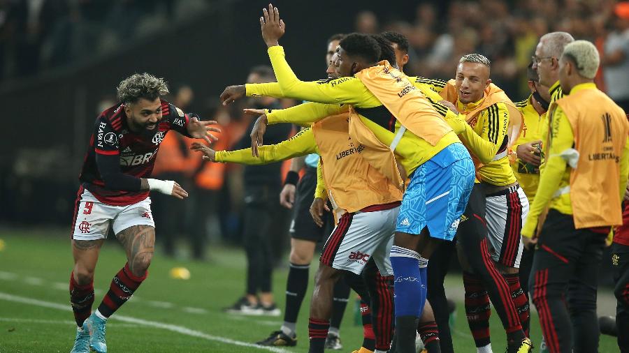 Gabigol comemora gol do Flamengo contra o Corinthians pela Libertadores - Alexandre Schneider/Getty Images