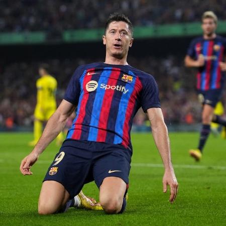 O atacante Robert Lewandowski marcou dois gols na vitória do Barcelona sobre o Villarreal, pela La Liga - Alex Caparros/Getty