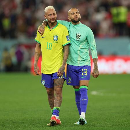O Brasil, Neymar e Daniel Alves, foi eliminado pela Croácia nas quartas da Copa - Adrian Dennis/AFP