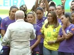 Patrocinadora faz ação para torcida conhecer jogadoras da seleção feminina  - 02/07/2023 - UOL Esporte