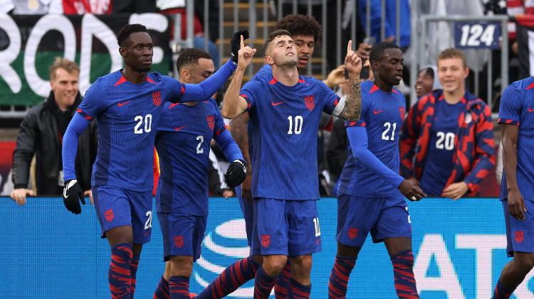 Pulisic, dos Estados Unidos, celebra gol contra a Alemanha em amistoso 