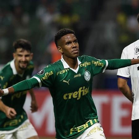 Estevão, do Palmeiras, comemora gol contra o Liverpool-URU pela Libertadores
