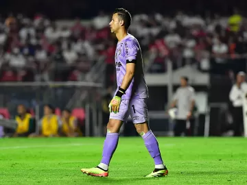 Bugou? Fábio faz lambança e cede gol em São Paulo x Fluminense; veja