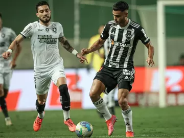 Botafogo empata com Atlético-MG com um a mais e deixa Palmeiras encostar