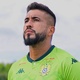 'Foi por ele': goleiro perde pai, brilha em acesso &agrave; S&eacute;rie C e se emociona